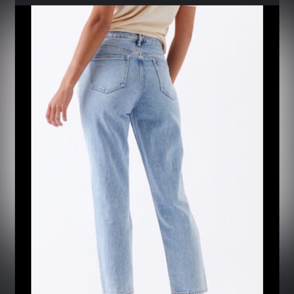 Pacsun Mom Jeans light was size 24